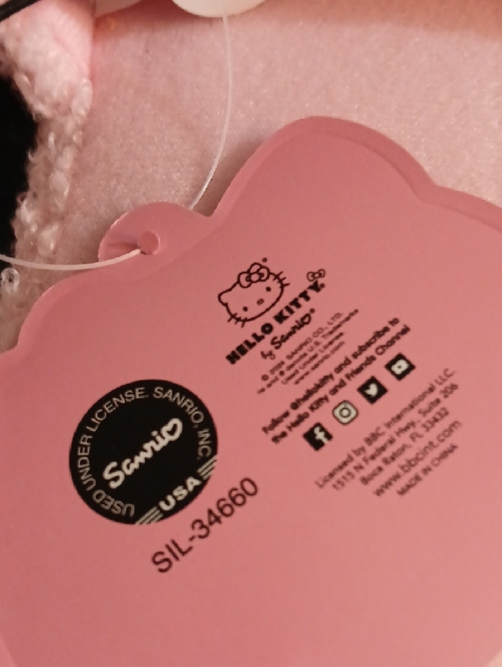 Hello Kitty Pink Fuzzy Slip-On Slippers NEVER WORN - Picture 4 of 6